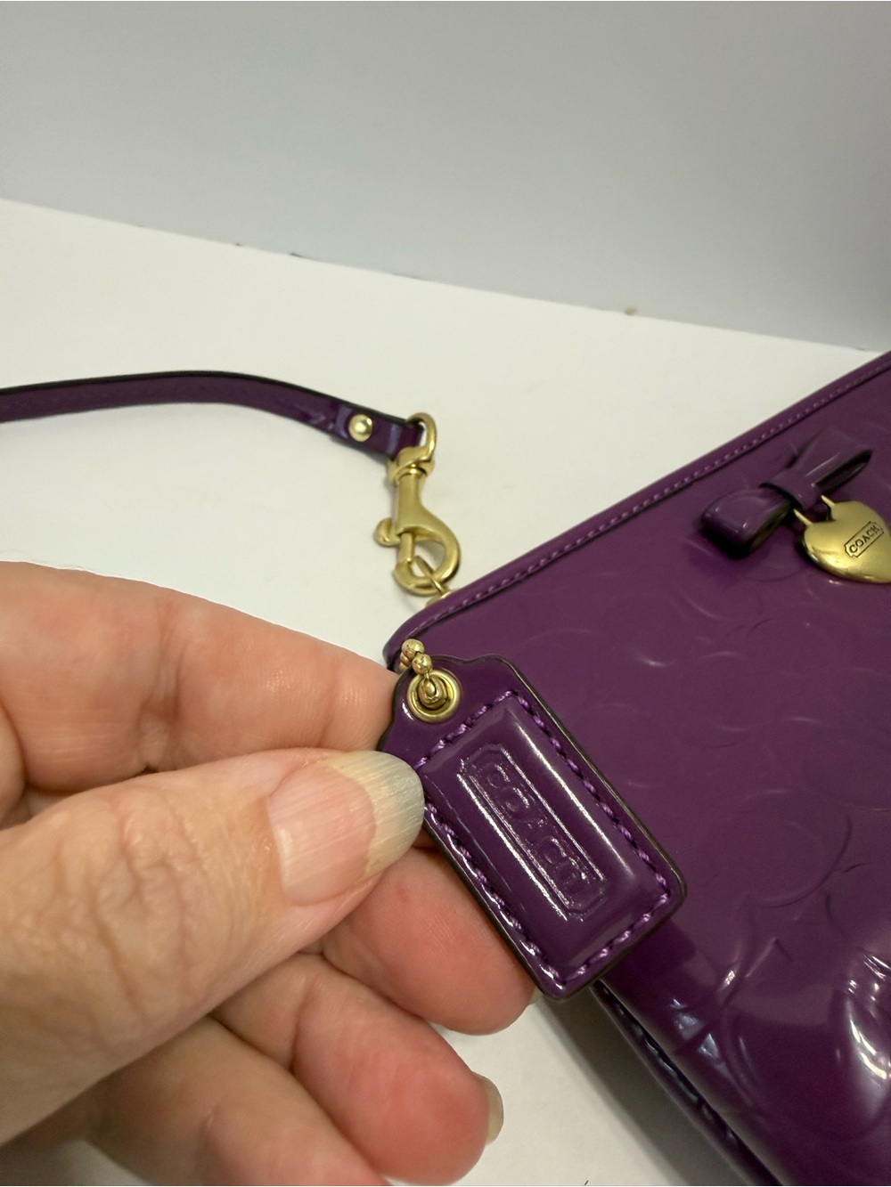 Coach Purple Patent Signature Wristlet with Gold Heart Charm, Lots Of Room! Cute - Picture 3 of 11